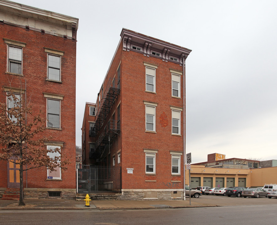 41 W Mcmicken Ave in Cincinnati, OH - Building Photo