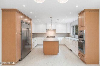 527 Woodview Rd in Toms River, NJ - Building Photo - Building Photo