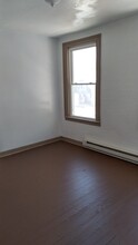 195 Main St, Unit 3 in Claremont, NH - Building Photo - Building Photo