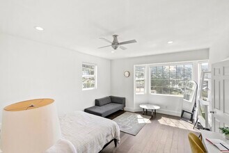 239 Tulare St in Brisbane, CA - Building Photo - Building Photo