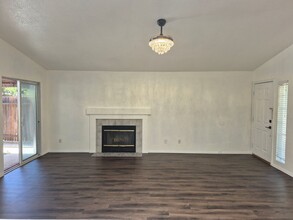 8544 Travary Way in Antelope, CA - Building Photo - Building Photo