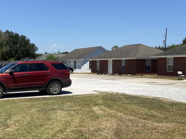 536 Franzen St in Winnie, TX - Building Photo - Building Photo