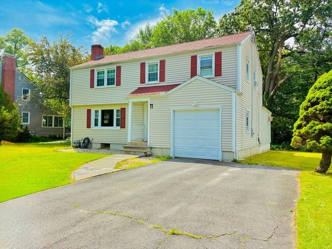 11 Lawler Rd in West Hartford, CT - Building Photo - Building Photo