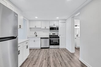 Avalon Townhomes in Hampton, VA - Foto de edificio - Building Photo