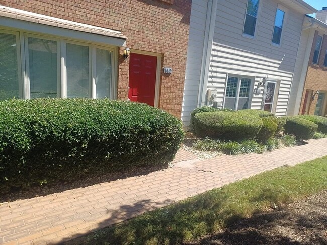 110 Holcomb Ferry Rd in Roswell, GA - Building Photo - Building Photo
