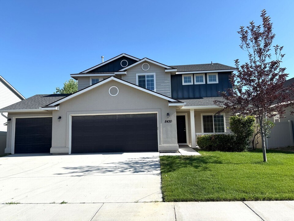 8430 E Rathdrum Dr in Nampa, ID - Foto de edificio