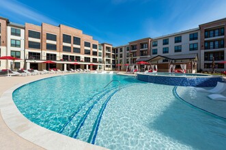 San Estrella in Houston, TX - Foto de edificio - Building Photo