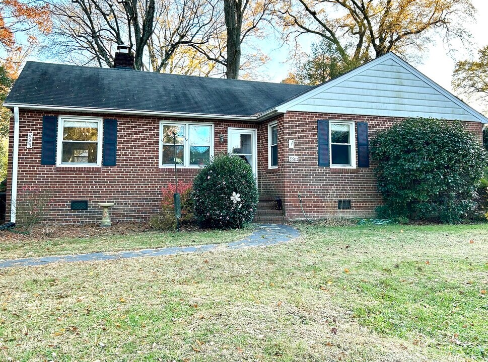 8603 Bentridge Ln in Richmond, VA - Building Photo