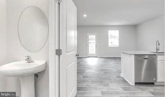 141 Caterpillar Dr in Luray, VA - Building Photo