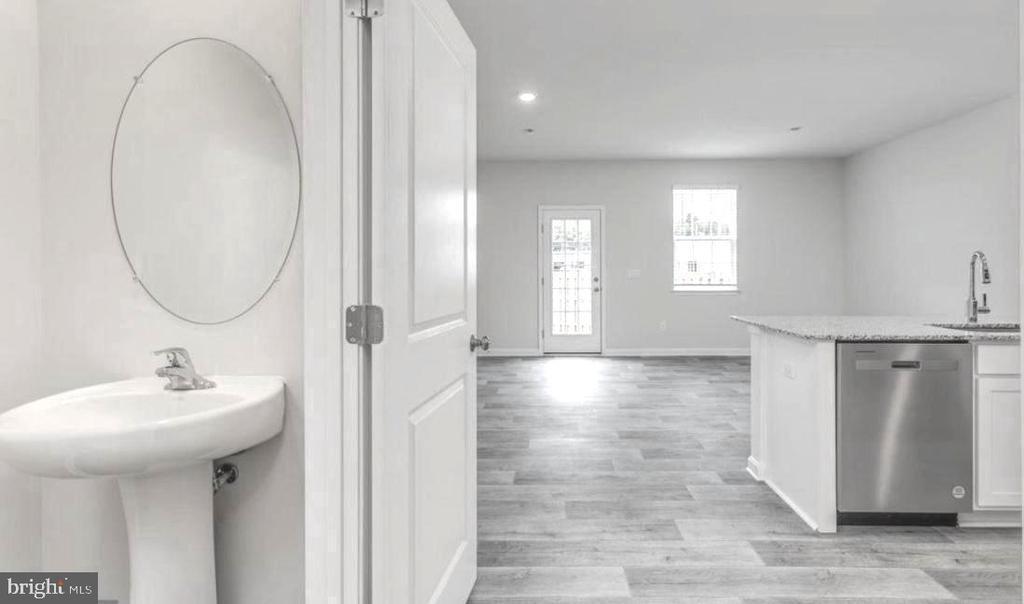 141 Caterpillar Dr in Luray, VA - Building Photo