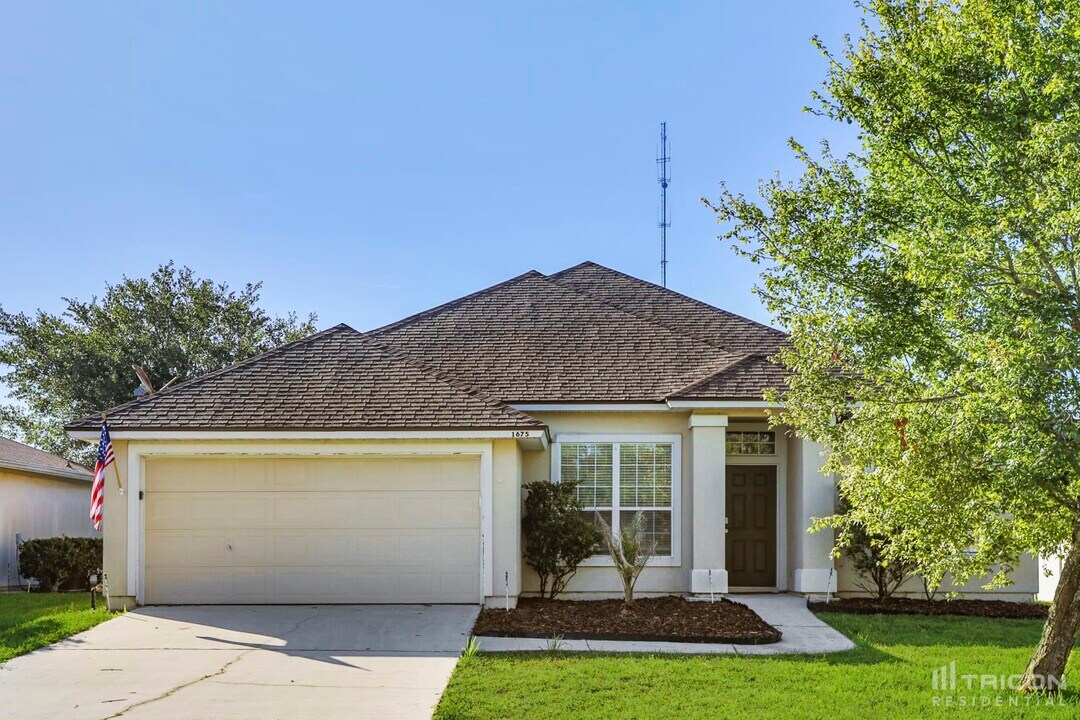 1675 Hollow Glen Dr in Middleburg, FL - Building Photo