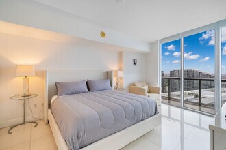 495 Brickell Ave in Miami, FL - Foto de edificio - Building Photo