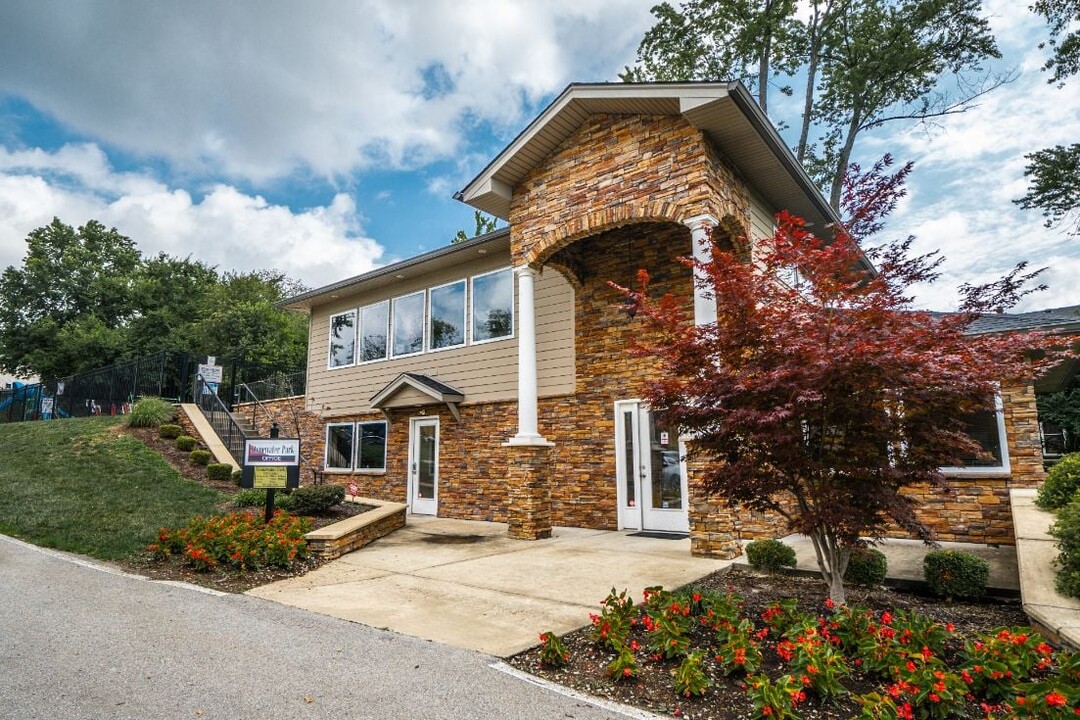 Stonewater Apartments in Louisville, KY - Building Photo