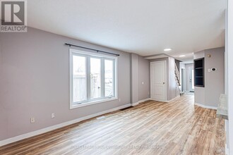 218 Ferndale Dr S in Barrie, ON - Building Photo - Building Photo