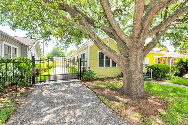 1026 W Temple St in Houston, TX - Foto de edificio - Building Photo