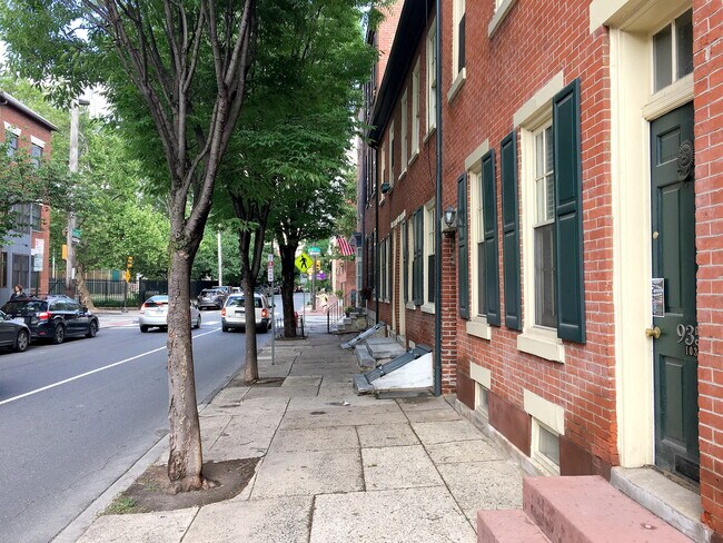 937 Lombard St, Unit 102 in Philadelphia, PA - Building Photo - Building Photo