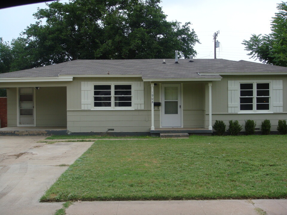 1908 45th St in Lubbock, TX - Building Photo