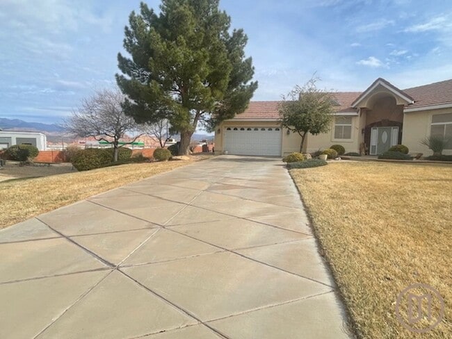 125 S Sky View Ct in Hurricane, UT - Building Photo - Building Photo