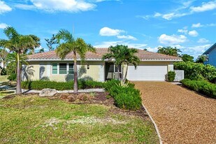 707 Durion Ct in Sanibel, FL - Building Photo