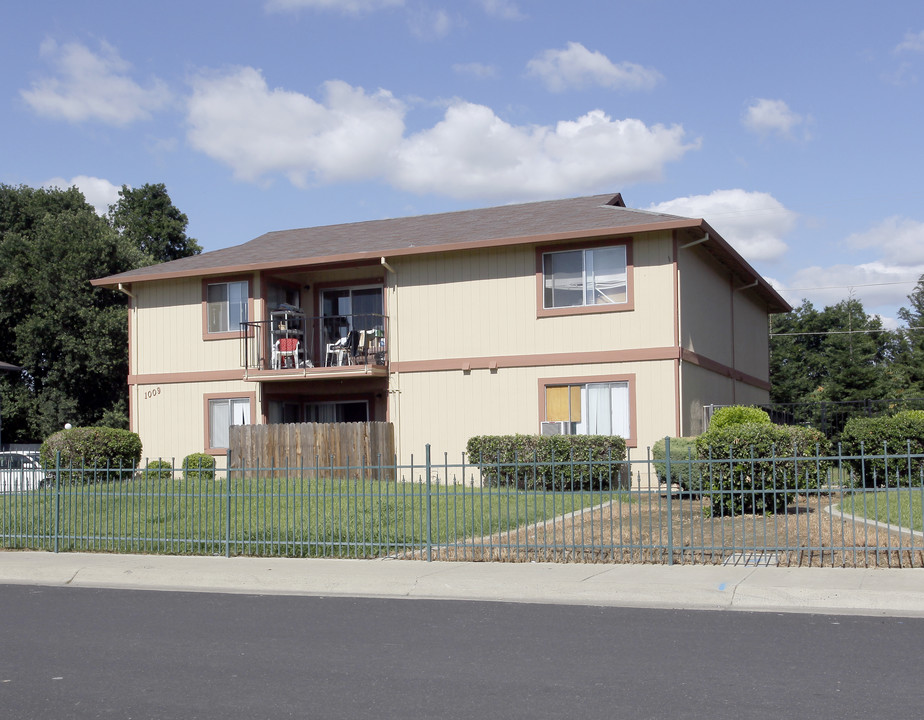 959 Orchard Way in West Sacramento, CA - Foto de edificio