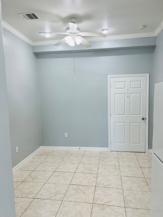 7306 Tuck St, Unit B in Houston, TX - Foto de edificio - Building Photo