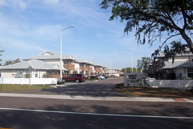 Ashley Place in St. Petersburg, FL - Building Photo - Building Photo