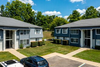 Hines Park Place Apartments in Plymouth, MI - Foto de edificio - Building Photo