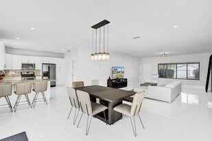 1102 Meadow Lark Ave in Miami Springs, FL - Building Photo