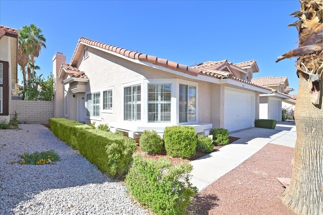 313 Montcliff Ave in Henderson, NV - Building Photo - Building Photo