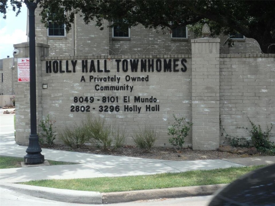 3198 Holly Hall St in Houston, TX - Building Photo