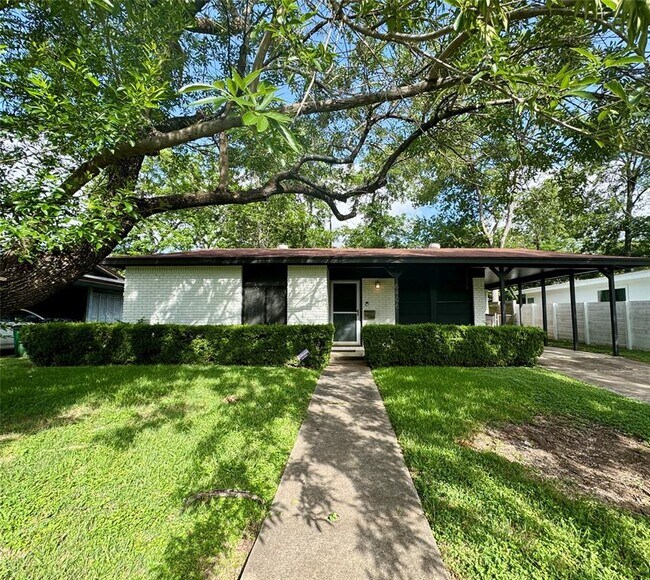 property at 6406 Kenilworth Dr