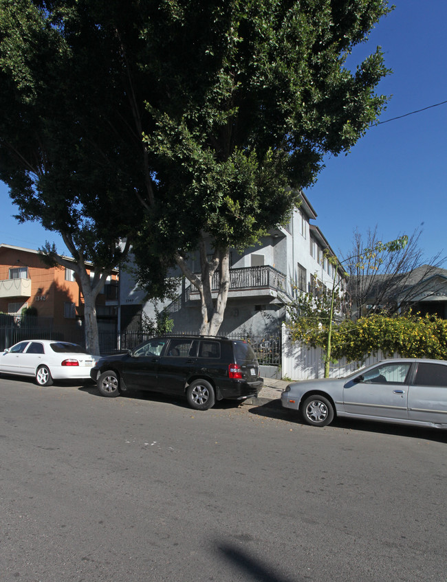 1340 Mariposa Ave in Los Angeles, CA - Building Photo - Building Photo