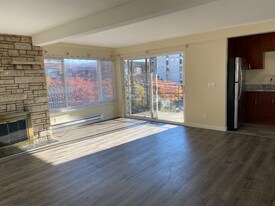 1215 Queen Anne Ave N in Seattle, WA - Building Photo