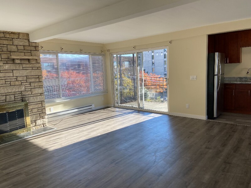 1215 Queen Anne Ave N in Seattle, WA - Building Photo