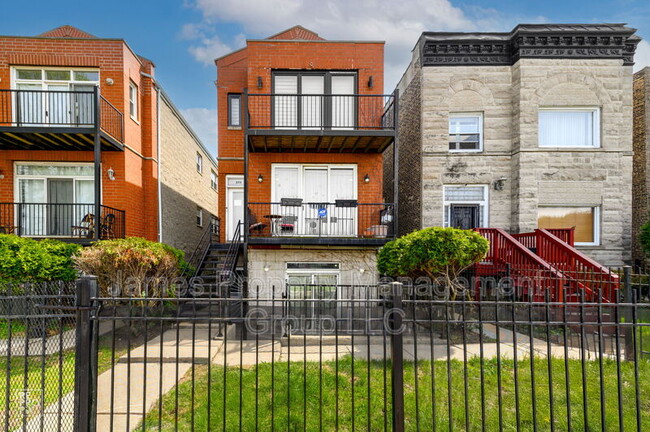 property at 2711 W Congress Pkwy
