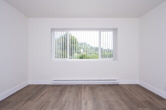 Aqua Vista in Greenbrae, CA - Foto de edificio - Interior Photo