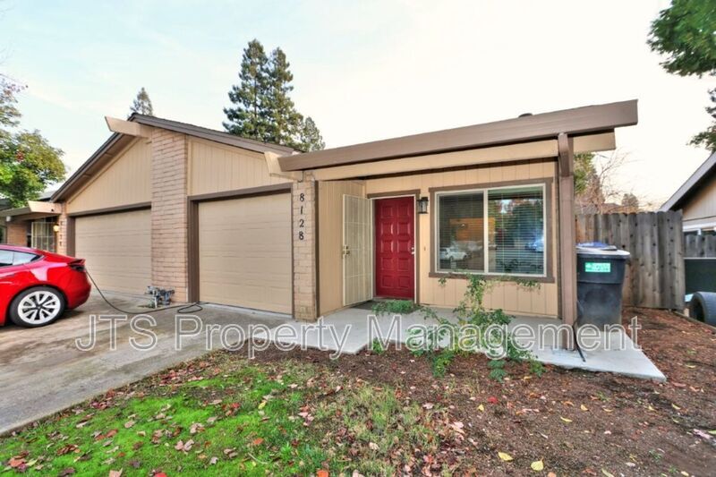 8128 Sunrise E Way in Fair Oaks, CA - Building Photo