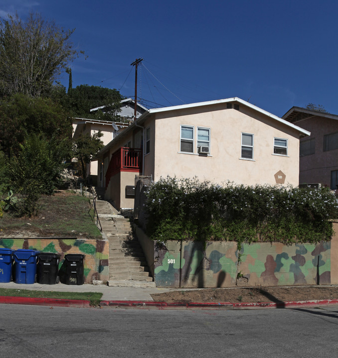 501 Isabel St in Los Angeles, CA - Building Photo