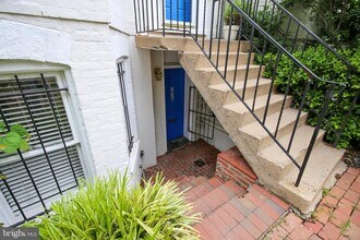 302 Maryland Ave NE in Washington, DC - Building Photo - Building Photo
