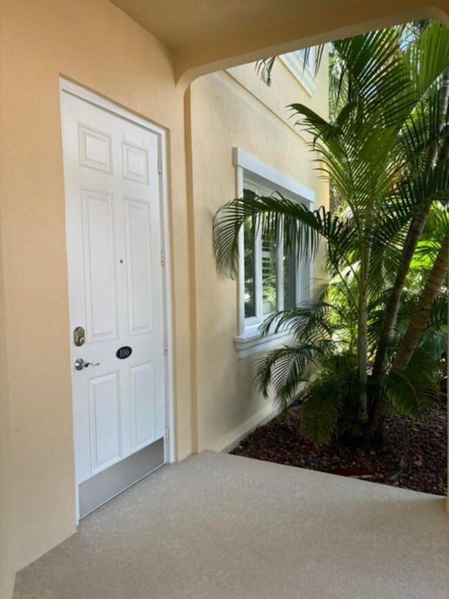 property at 11 Harbour Isle Dr W