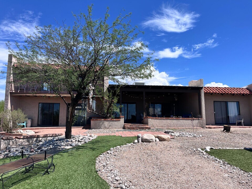 4030 E Camino de la Bajada in Tucson, AZ - Building Photo