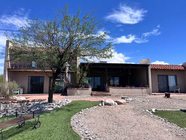 4030 E Camino de la Bajada