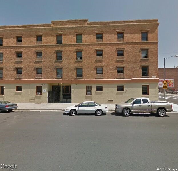 34 S Aurora St in Stockton, CA - Foto de edificio