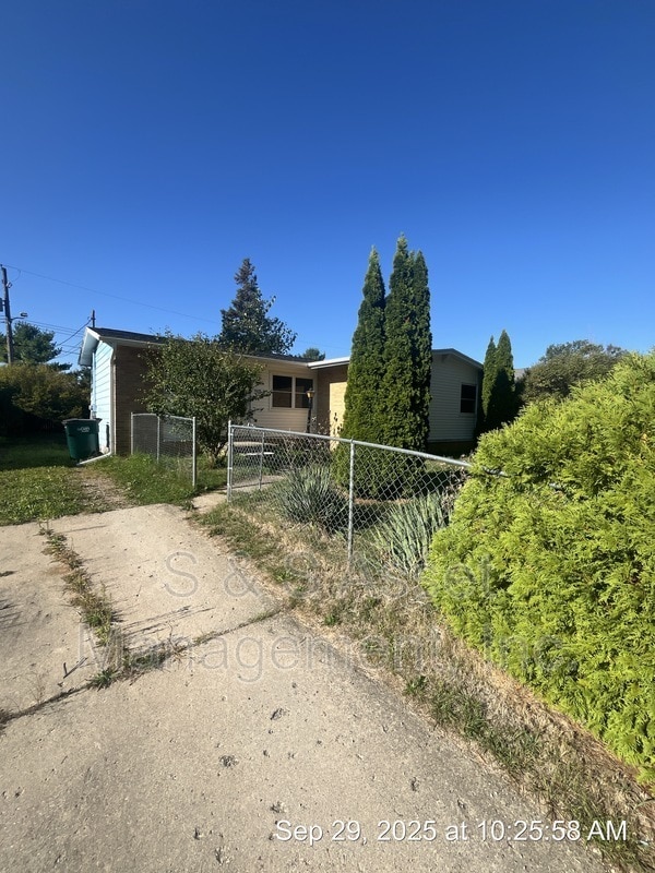 property at 3625 Coachlight Common St