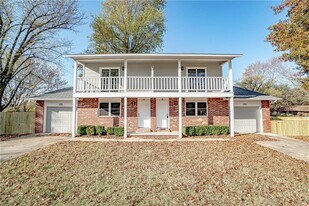 1312 Royal Dr in Bentonville, AR - Building Photo