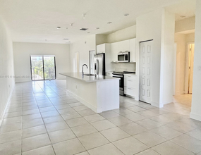 8005 NW 104th Ave in Doral, FL - Building Photo - Building Photo