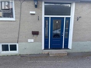 62 Tecumseh Dr in Aurora, ON - Building Photo - Building Photo