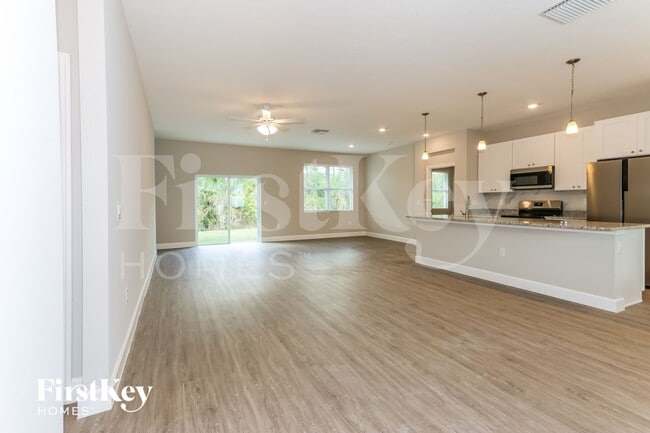 331 Halloran St SE in Palm Bay, FL - Building Photo - Building Photo