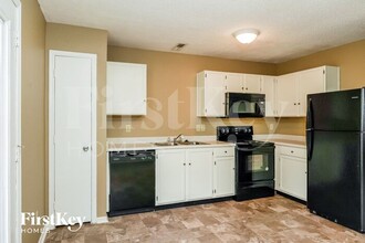 96 Winterwood Dr in Greenwood, IN - Building Photo - Building Photo