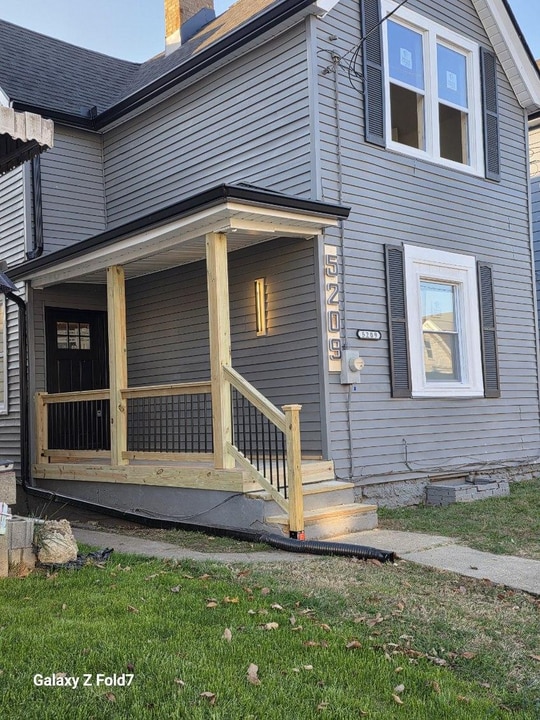5209 Warren Ave in Cincinnati, OH - Building Photo
